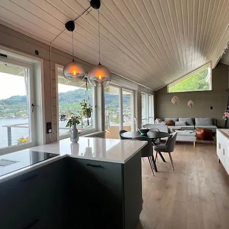 Hus Sentralt I Oystese Med Privatliv