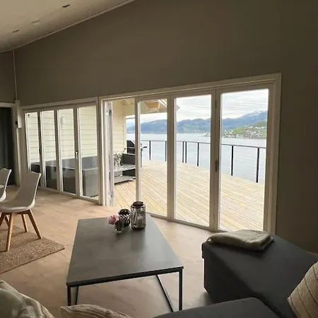 Semesterbostad Hus Sentralt I Oystese Med Privatliv